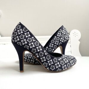 NAVY BLUE FABRIC WHITE DAISY EMBROIDERED HERLS SHOE ROUND TOE KELLY & KATIE